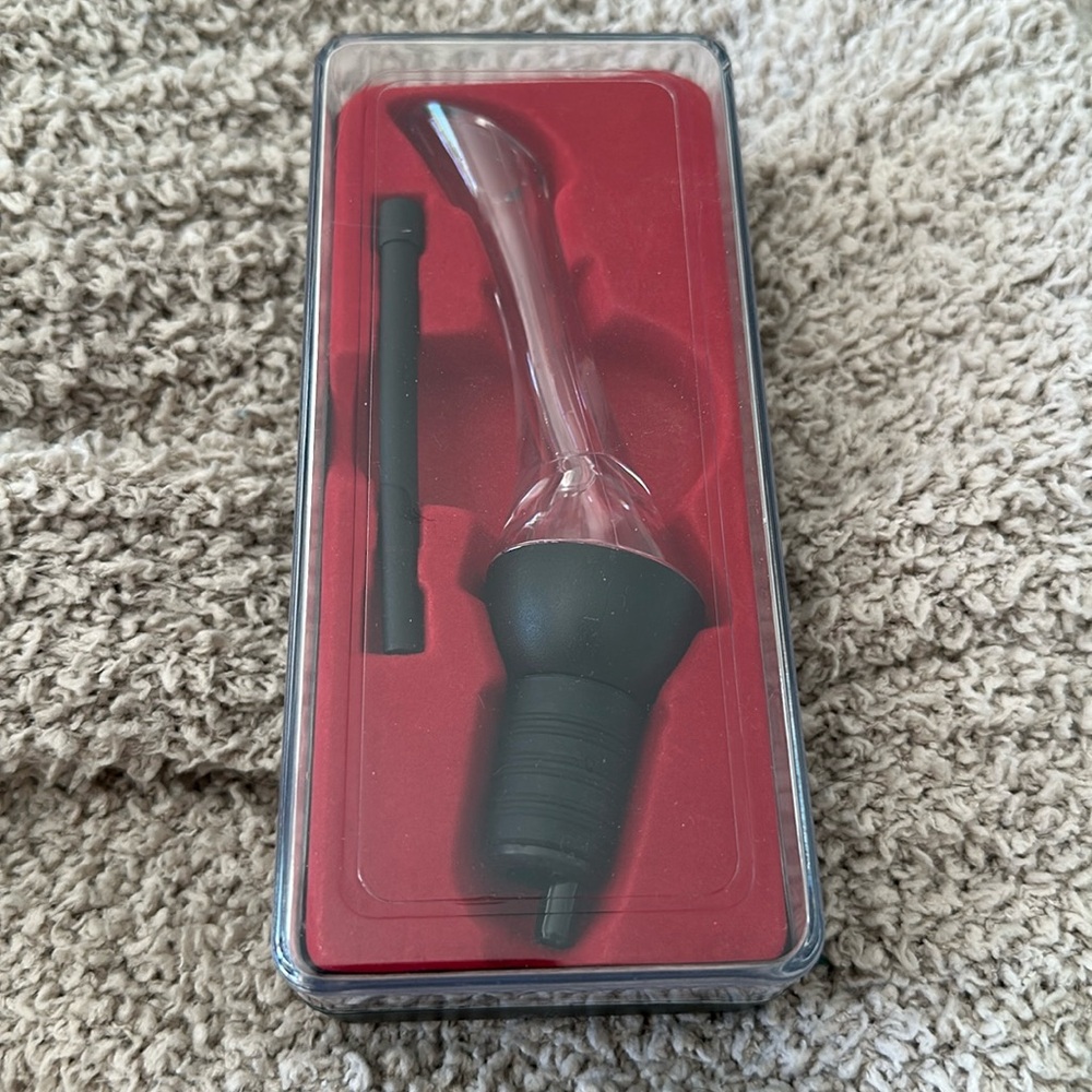 Wine Aerating  Pourer Brand New In Box
Rabbit wine opener - not new